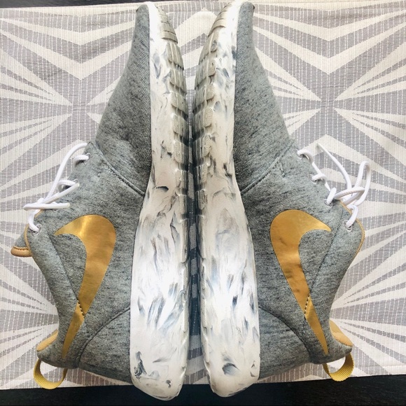 Custom Nike Roshe Sneakers - Picture 5 of 6